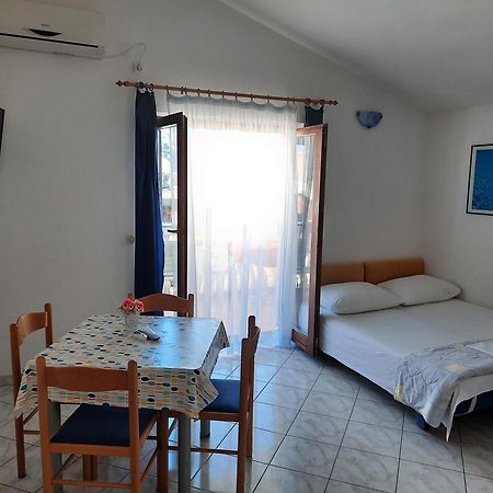 Apartmani Maver Sveti Filip i Jakov Exterior foto