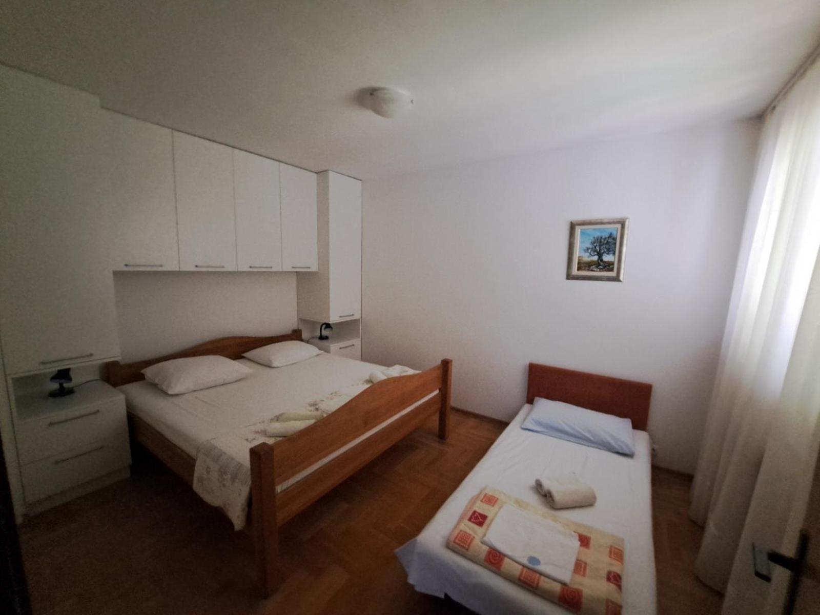 Apartmani Maver Sveti Filip i Jakov Exterior foto