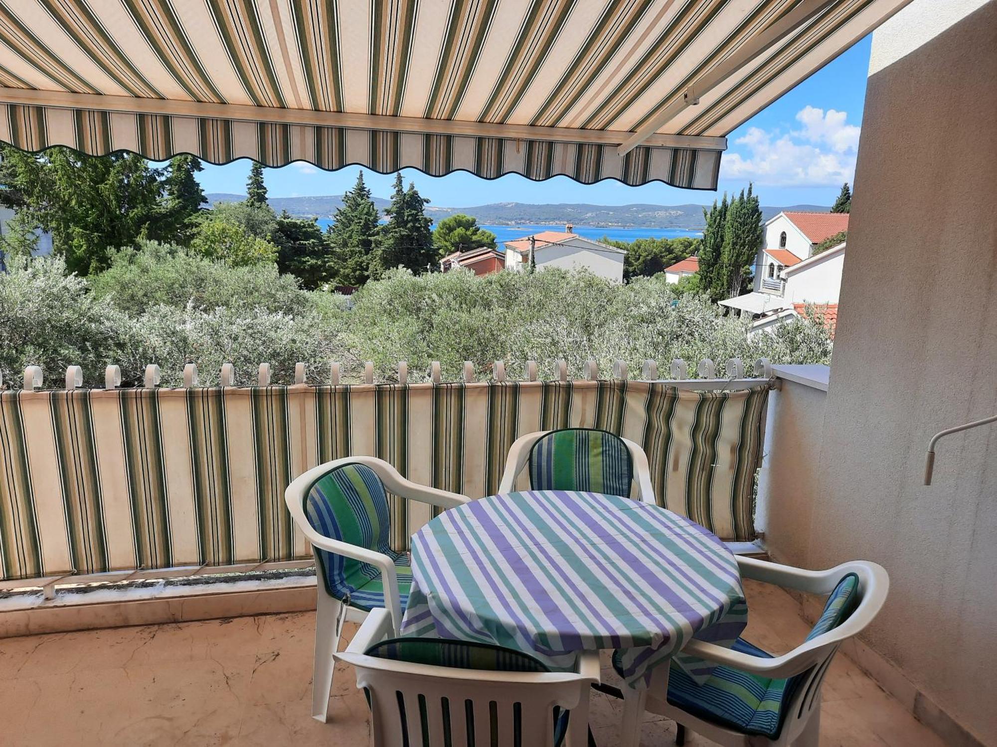 Apartmani Maver Sveti Filip i Jakov Exterior foto