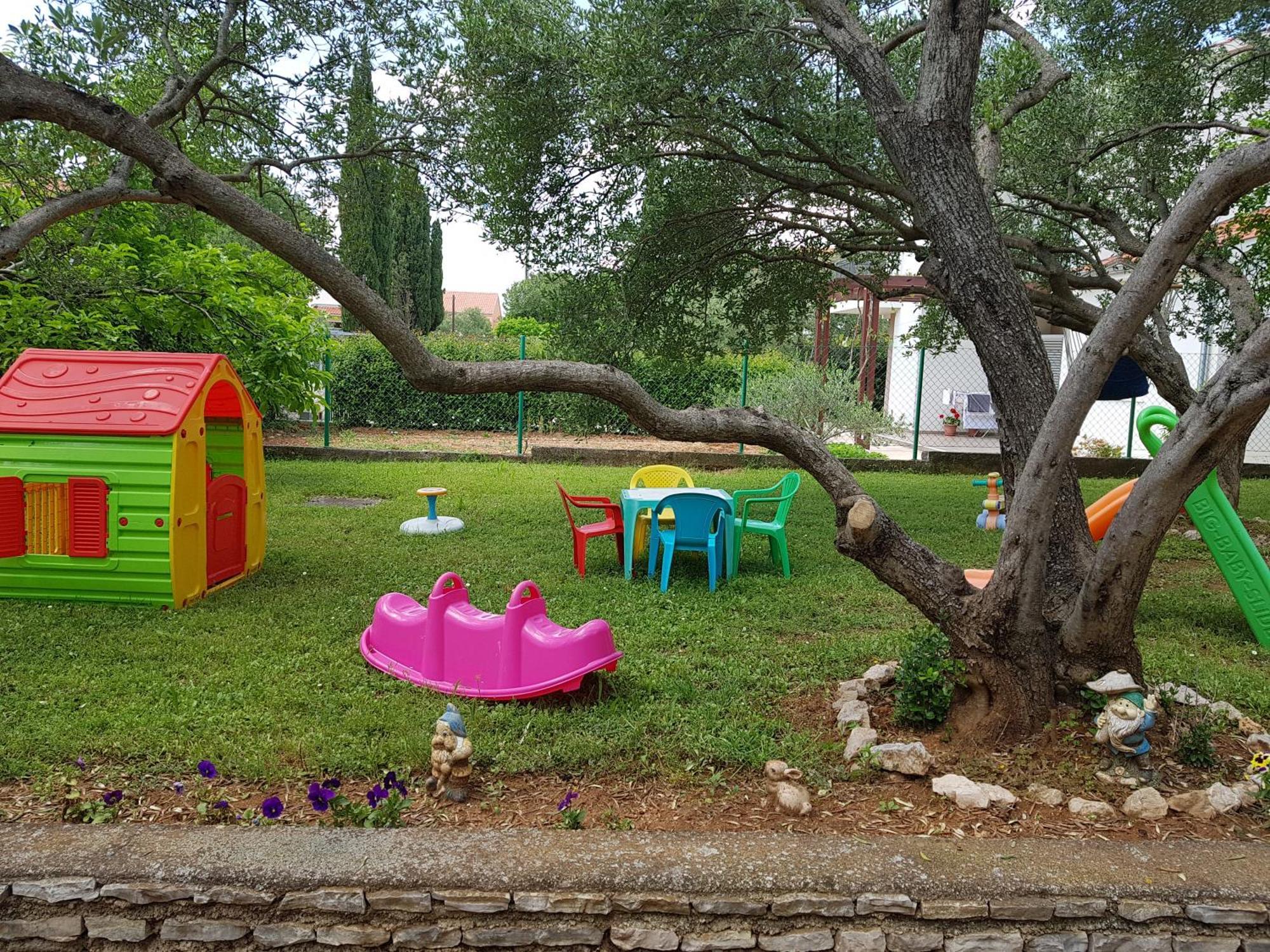 Apartmani Maver Sveti Filip i Jakov Exterior foto